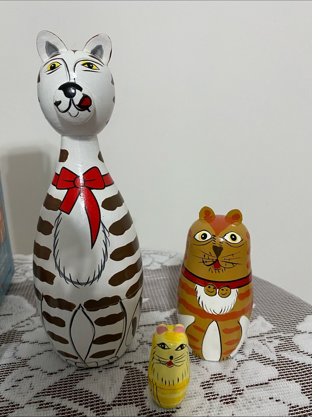 Hand-Painted Wooden Nesting Cats and a Mouse - Picture 3 of 8